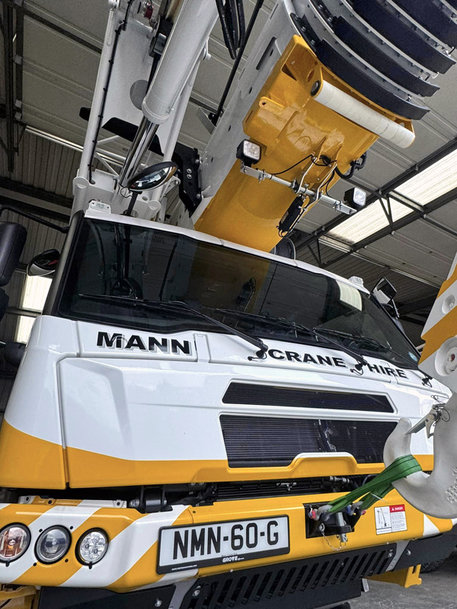 New Grove GMK3060L-1 drives busy schedule for Mann Crane Hire
